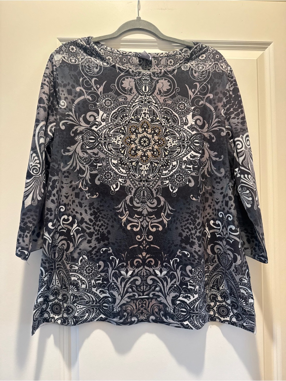 Laura Scott Black & Gray Medallion Long Sleeve Tee